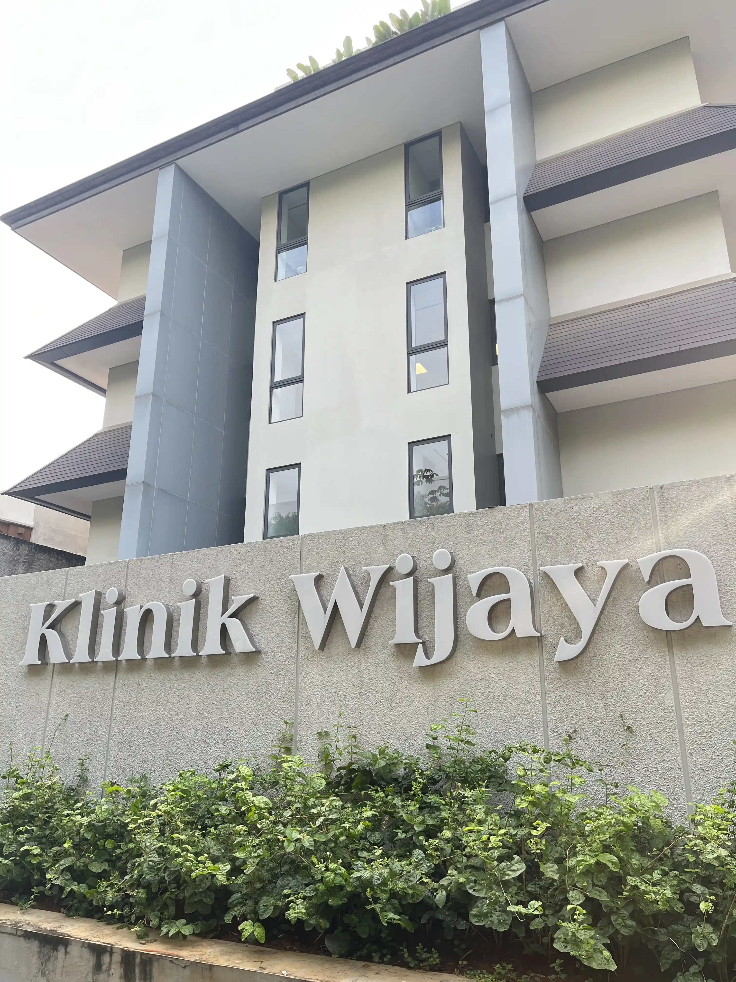 Terapi Robotik Pasca Stroke di Klinik Wijaya - Teknologi Rehabilitasi Modern